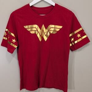 Wonder Woman T-Shirt Costume DC Comic Fan Bold Red Gold - Size M
